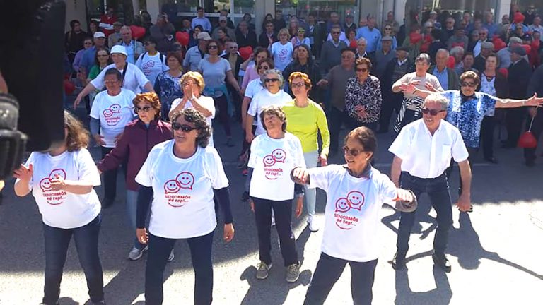 Uma sessão de zumba animou os utentes antes dos discursos.