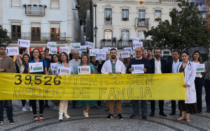 manif médicos especialistas em Saúde Geral e Familiar